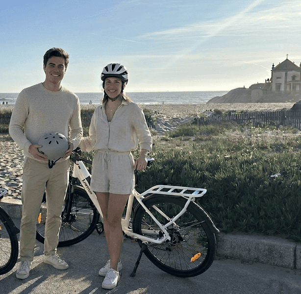Couple with EpicPorto e-bike by the coast in Porto